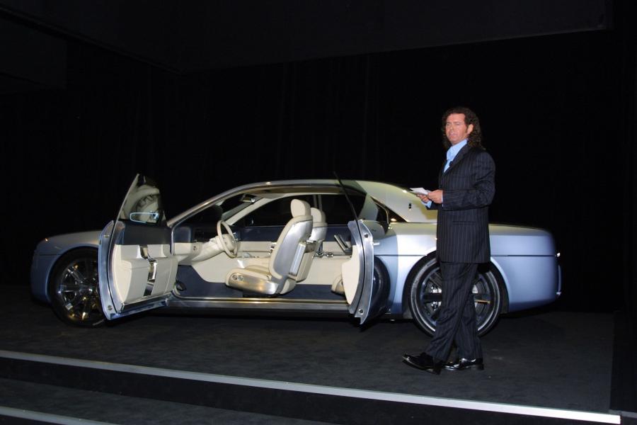  Lincoln Continental Concept 2002 года  (фото 2 из 36)